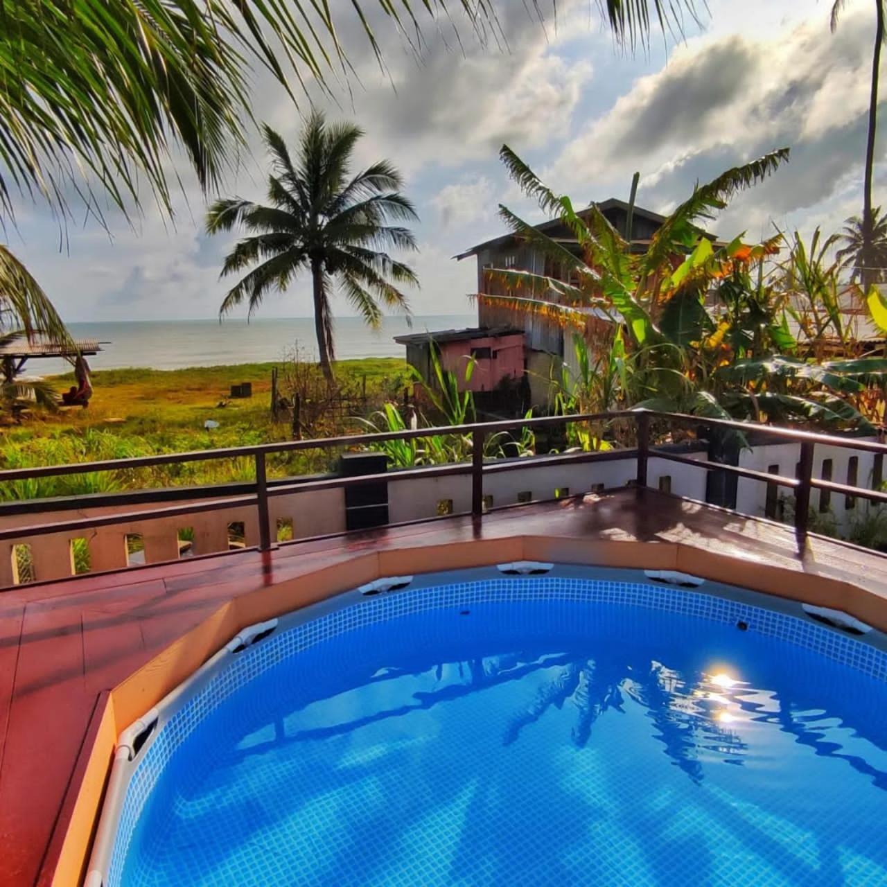Aqil Beach Inn Marang Exterior foto