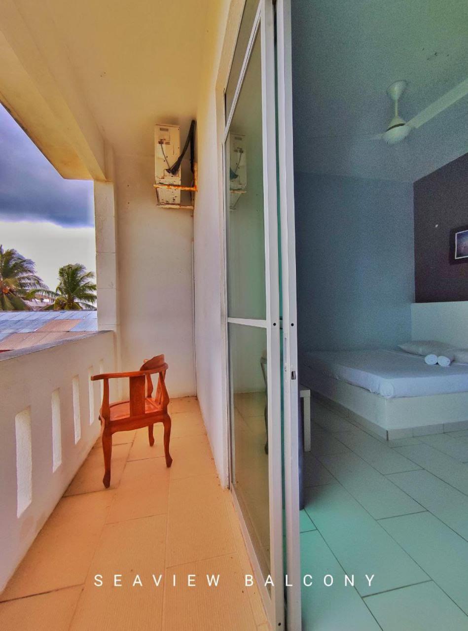 Aqil Beach Inn Marang Exterior foto